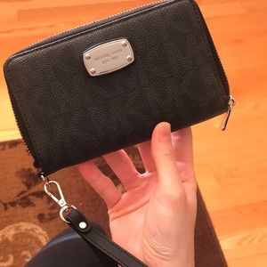 Micheal Kota Black/Grey Medium Jetset Wristlet